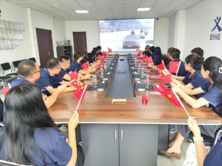 ईआईएचई स्टील स्ट्रक्चर ग्रुप ने 93वीं सैन्य परेड के लाइव प्रसारण को देखने का आयोजन किया